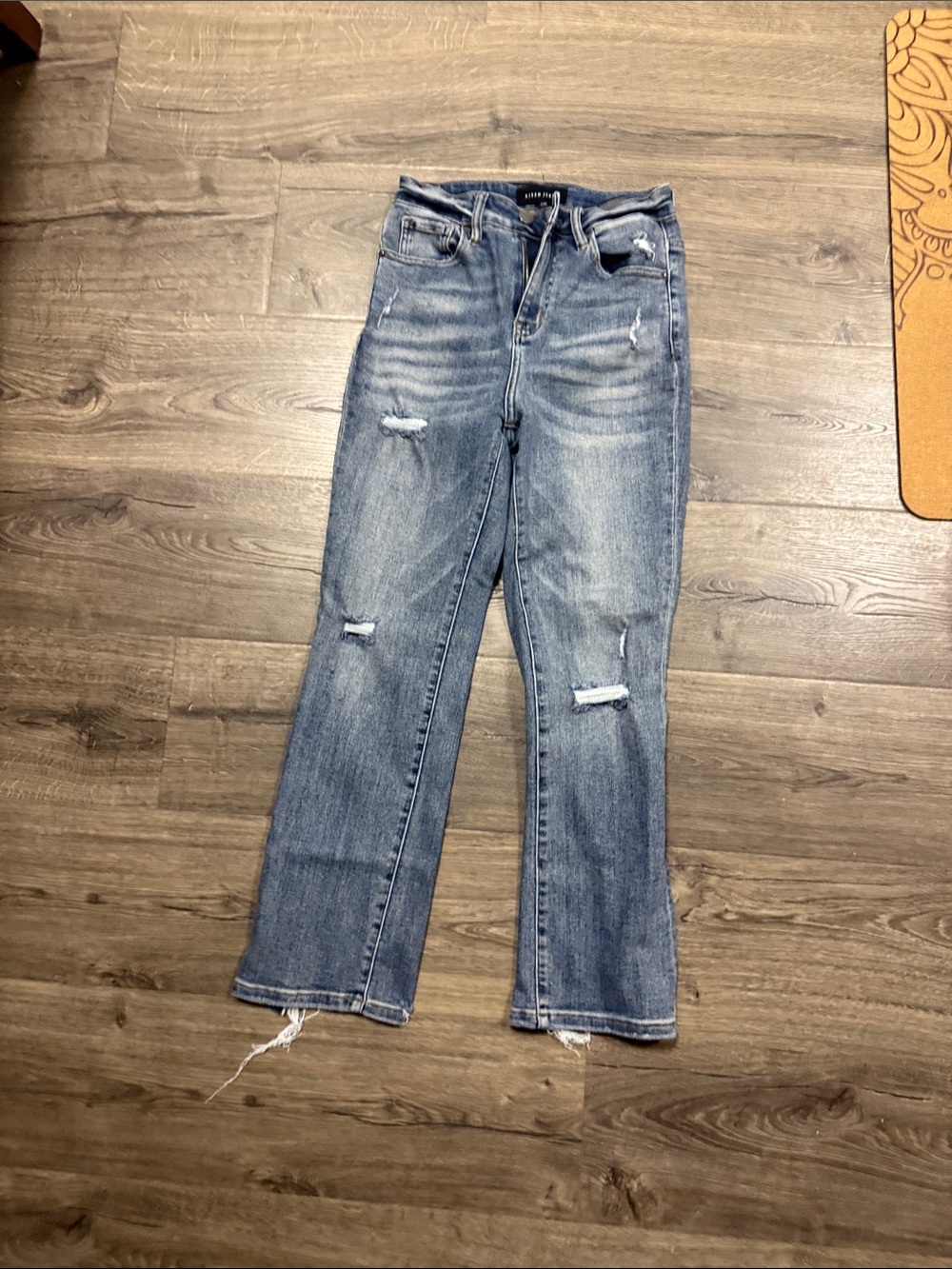Light Blue Straight-Leg Women's Jeans with Subtle Distressing